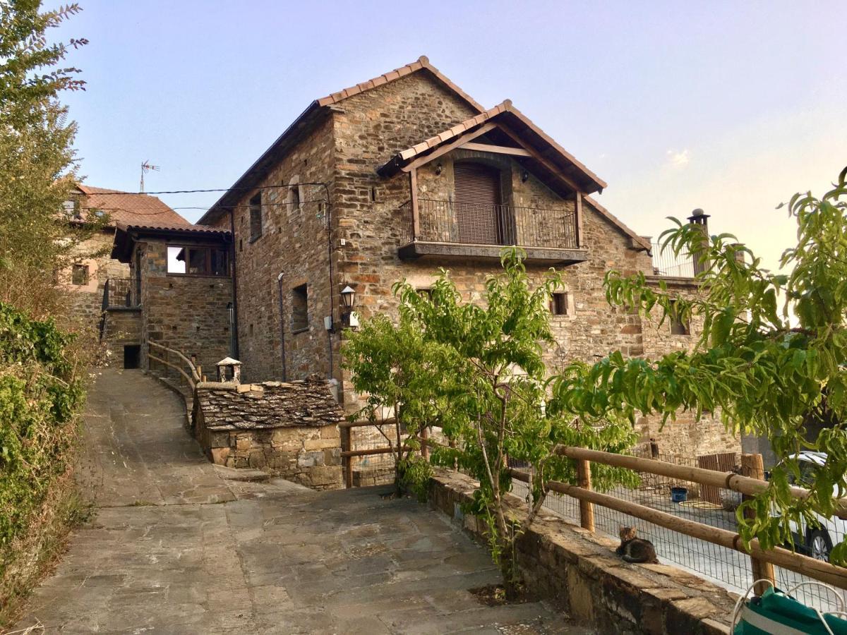 Apartamentos Bajo Pena Apartamentos Sanlorien El Pueyo de Araguás Dış mekan fotoğraf