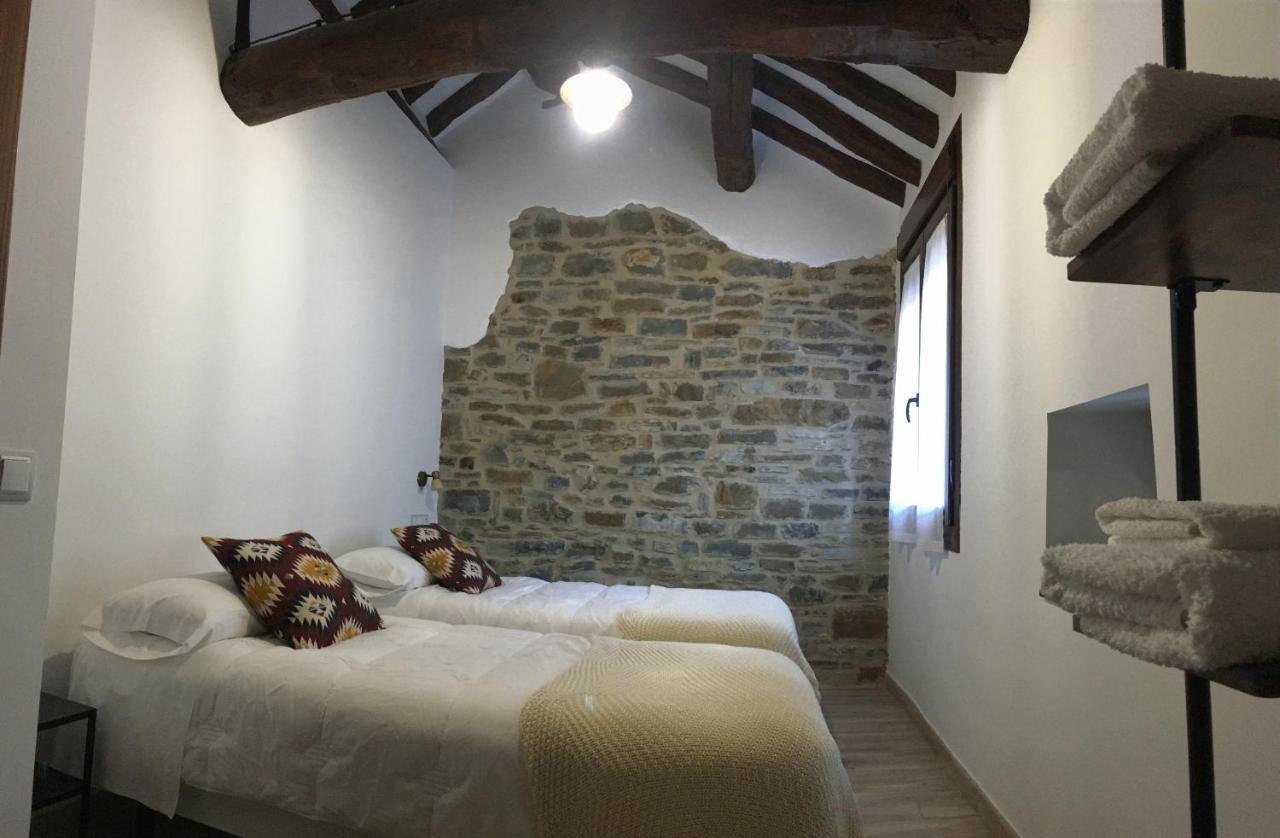 Apartamentos Bajo Pena Apartamentos Sanlorien El Pueyo de Araguás Dış mekan fotoğraf