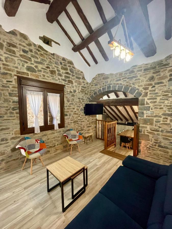 Apartamentos Bajo Pena Apartamentos Sanlorien El Pueyo de Araguás Dış mekan fotoğraf